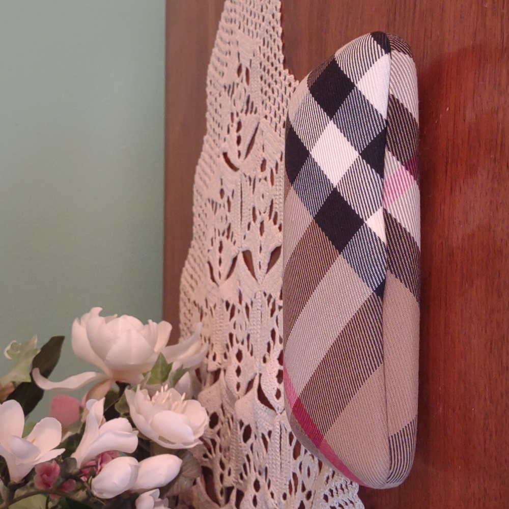 Burberry Nova Check Sunglass Case - Picture 4 of 7
